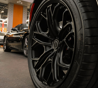 Фото дисков Brixton Forged PF14 R / RS на Ferrari Purosangue