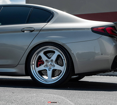 Фото дисков HRE 527 на BMW 5/M5 (G30/F90)