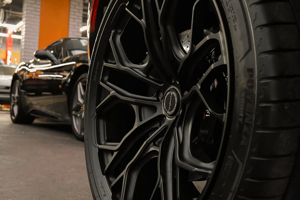 Фото дисков Brixton Forged PF14 R / RS Черный сатин на Ferrari Purosangue