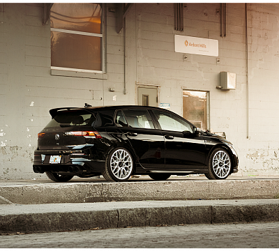Фото дисков Rotiform SGN на Volkswagen Golf VII