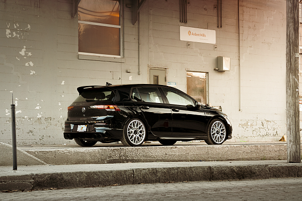 Фото дисков Rotiform SGN Серебро на Volkswagen Golf VII