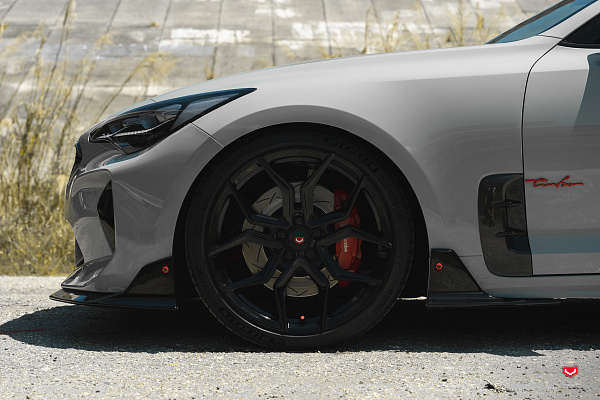 Фото дисков Vossen EVO-3 Черный глянец на Kia Stinger