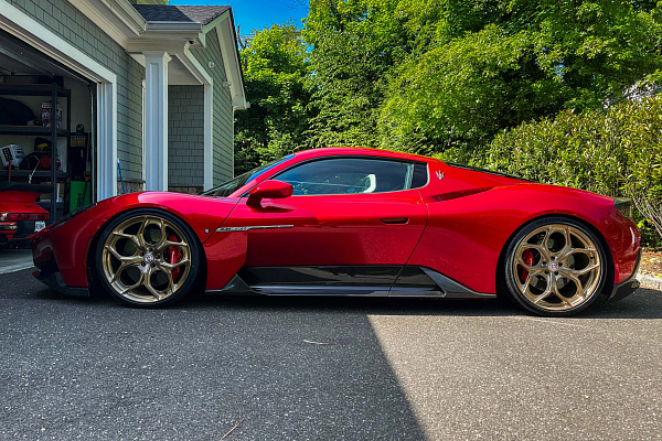 Фото дисков HRE P111SC Глянцевая шампань на Maserati MC20