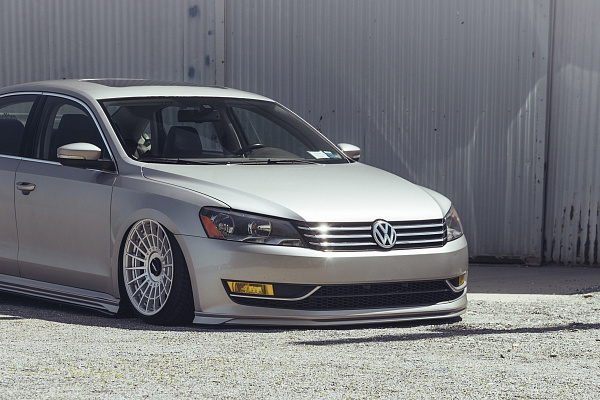 Фото дисков Rotiform LAS-R Сатиновый лак на Volkswagen Passat B8