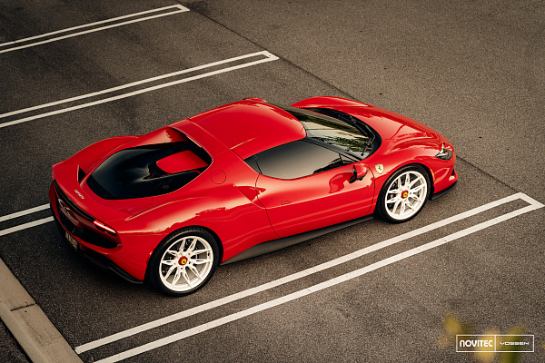 Фото дисков NOVITEC NF11 Белый глянец на Ferrari 296