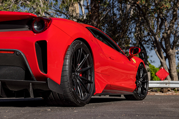 Фото дисков HRE P104SC Черный сатин на Ferrari 488