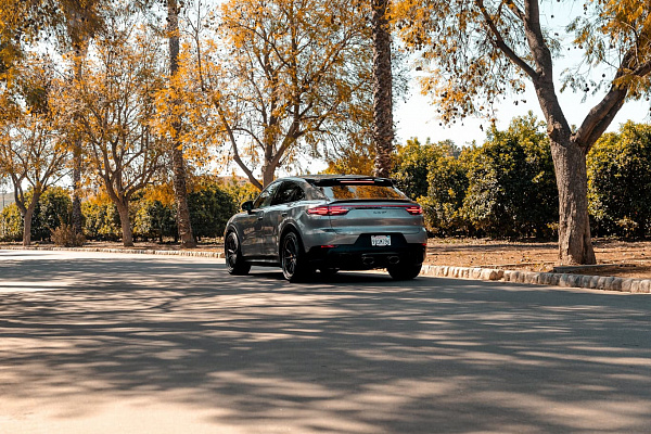 Фото дисков Brixton Forged R11-RS Сатиновый темный лак на Porsche Cayenne III