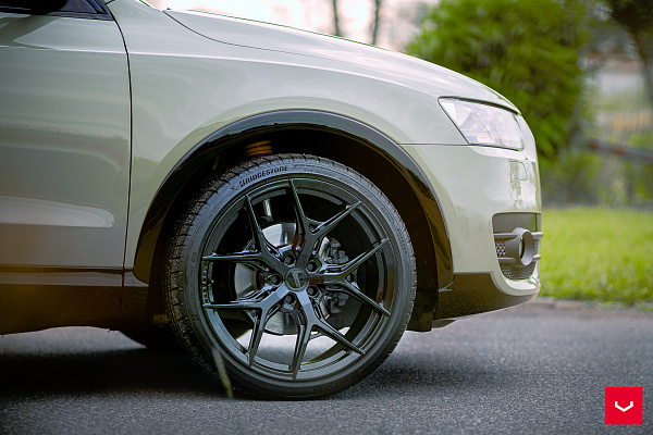 Фото дисков Vossen HF-5 Черный глянец на Audi Q3 (8U)