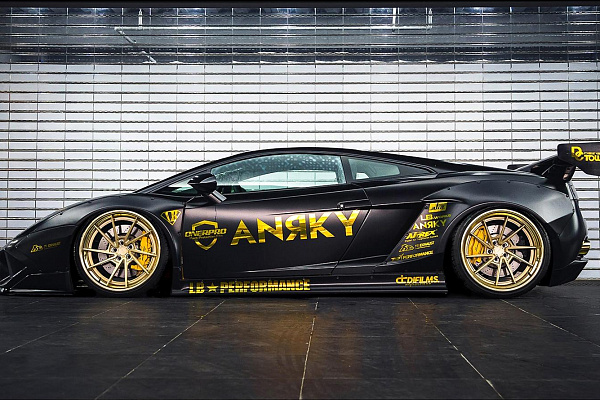 Фото дисков Anrky AN33 Сатиновое золото на Lamborghini Gallardo