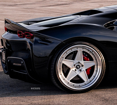 Фото дисков Strasse Wheels F5 Track на Ferrari SF90