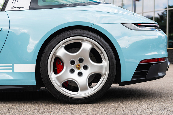 Фото дисков Kahn Cup 1 Remastered 3-Piece Серебро на Porsche 911 VIII