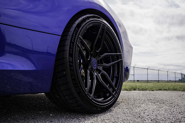 Фото дисков Strasse Wheels SV4 Deep Concave Duoblock Черный глянец на BMW 8/M8