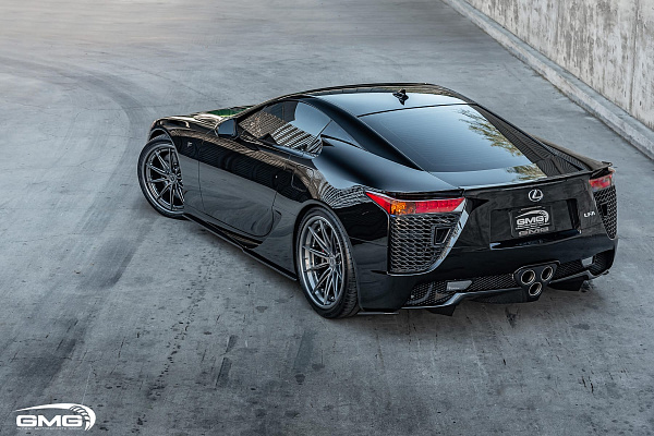 Фото дисков Brixton Forged R11-R Глянцевый графит на Lexus LFA