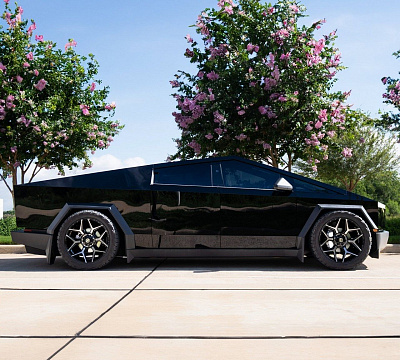 Фото дисков 4PLAY 4P06 на Tesla Cybertruck