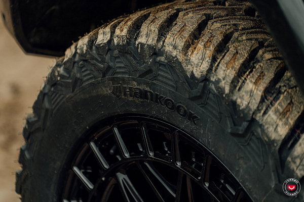 Фото дисков Vossen LC3-01 Черный глянец на GMC Hummer EV