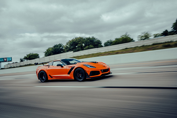 Фото дисков Strasse Wheels SM5R Deep Concave FS Другой цвет на Chevrolet Corvette C7