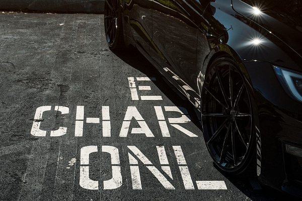 Фото дисков Anrky AN28 Черный глянец на Tesla Model S