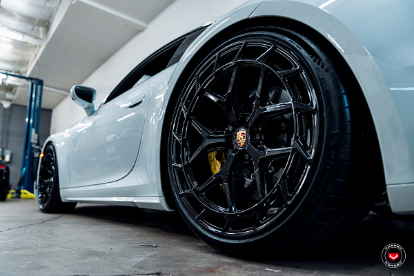 Фото дисков Vossen LC3-01T Черный глянец на Porsche 911 VIII