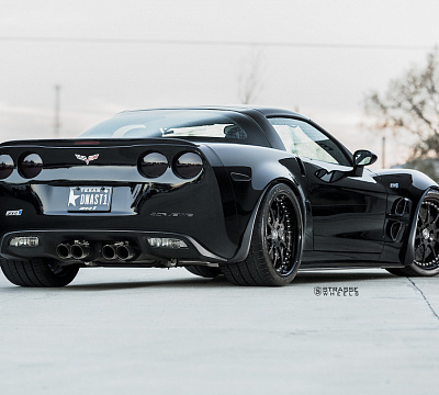 Фото дисков Strasse Wheels R10 Signature на Chevrolet Corvette C6