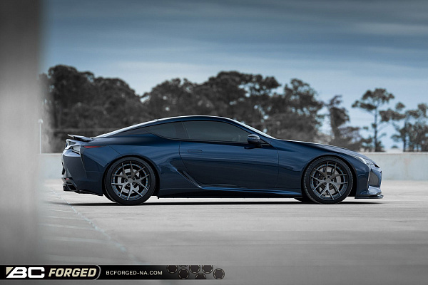 Фото дисков BC Forged HCS21 Глянцевый графит на Lexus LC 500