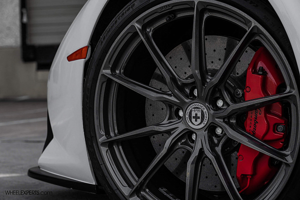Фото дисков HRE P104SC Глянцевый графит на Lamborghini Huracan