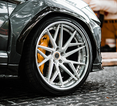 Фото дисков Brixton Forged PF8 на Lamborghini Urus