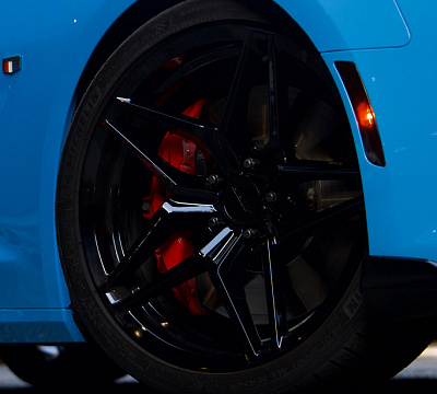 Фото дисков MRR M755 на Chevrolet Camaro VI