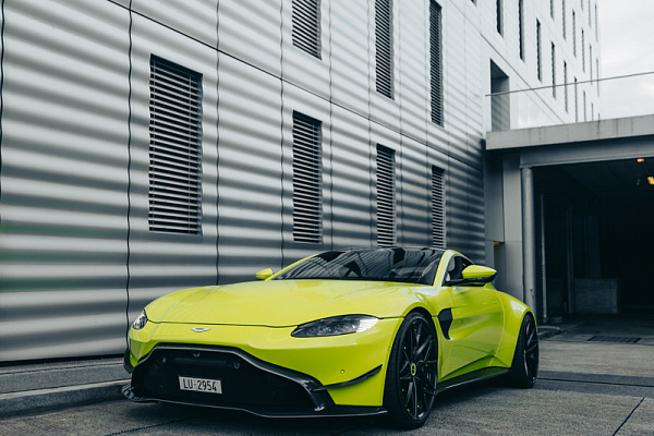 Фото дисков Brixton Forged PF8 Черный сатин на Aston Martin Vantage 4