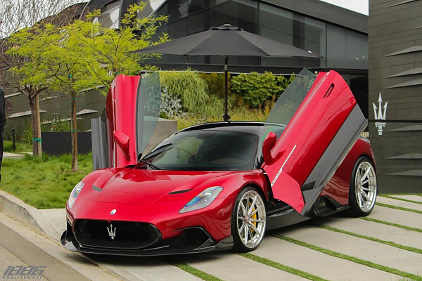 Фото дисков 1886 Wheels G010 Полированный лак на Maserati MC20