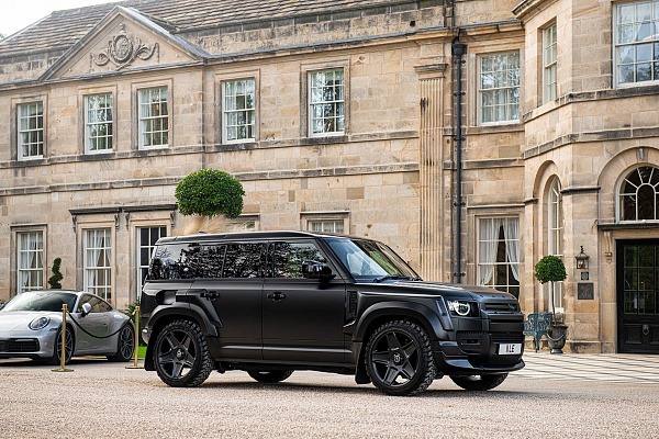 Фото дисков Kahn Mondial Retro RS Черный сатин на Land Rover Defender II