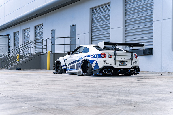 Фото дисков Strasse Wheels SM5R Deep Concave FS Черный глянец на Nissan GT-R