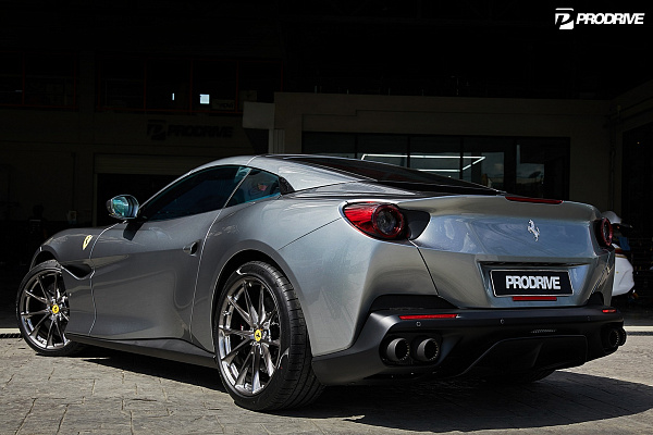 Фото дисков HRE P204 Глянцевый темный лак на Ferrari Portofino
