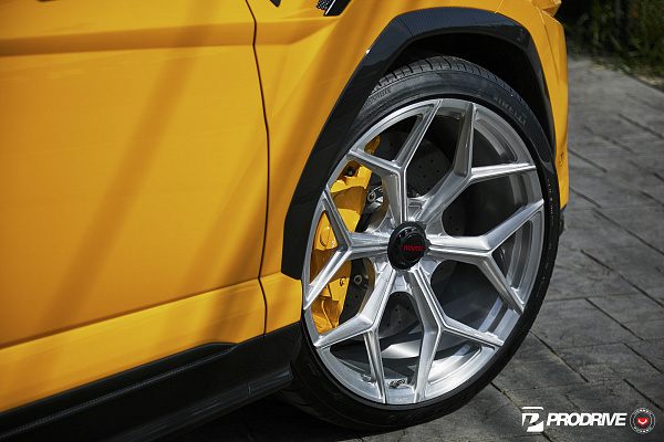 Фото дисков NOVITEC NL4 Глянцевый лак на Lamborghini Urus