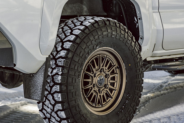 Фото дисков Black Rhino TALEO Сатиновая бронза на  Toyota Tacoma IV
