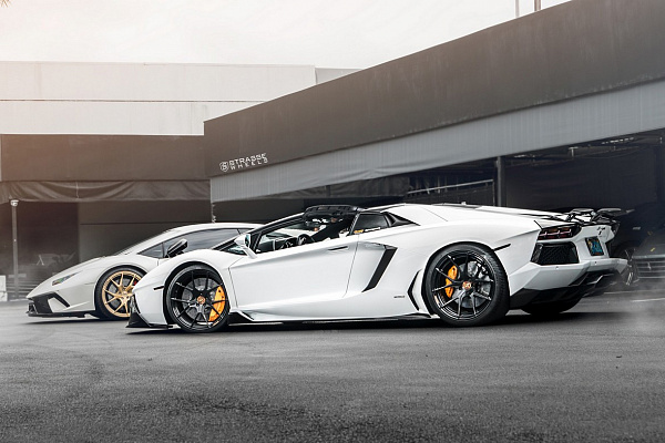 Фото дисков Strasse Wheels SM5R Deep Concave Monoblock Черный глянец на Lamborghini Aventador