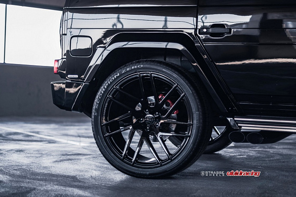Фото дисков Strasse Wheels SM7T Deep Concave Monoblock Черный глянец на Mercedes-Benz G-Class II
