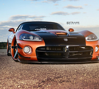 Фото дисков Strasse Wheels S5 Deep Concave на Dodge Viper