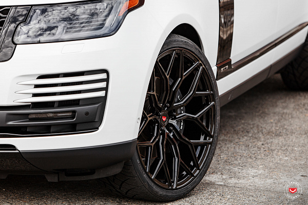 Фото дисков Vossen S17-01 Глянцевый тонированный лак на Range Rover IV