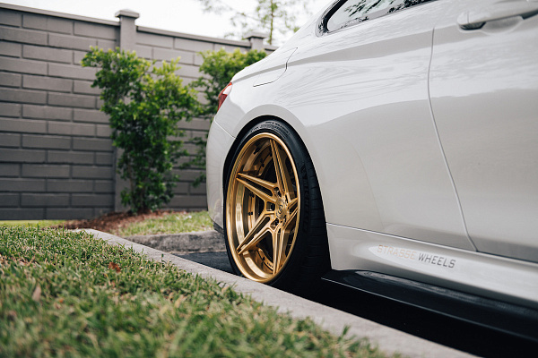 Фото дисков Strasse Wheels SV2T Deep Concave FS Сатиновое золото на BMW 4/M4 (F32/F82)