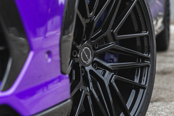 Фото дисков Brixton Forged VL4 Черный глянец на Lamborghini Urus