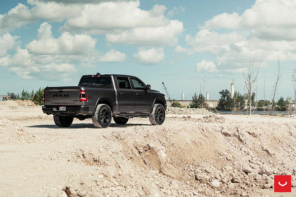 Фото дисков Vossen HF6-2 Черный сатин на Ram 1500 V