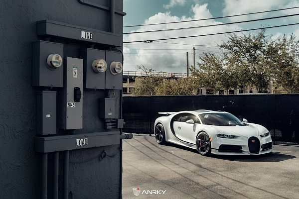 Фото дисков Anrky XR-105 Глянцевый темный лак на Bugatti Chiron