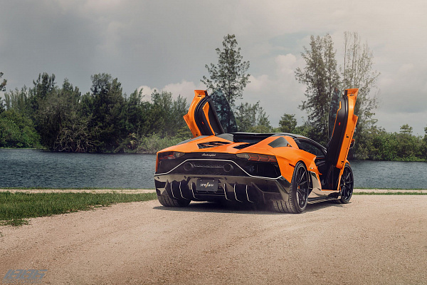 Фото дисков 1886 Wheels G010 Черный сатин на Lamborghini Aventador
