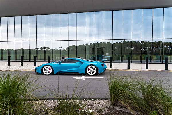 Фото дисков Anrky XR-305 Белый глянец на Ford GT II