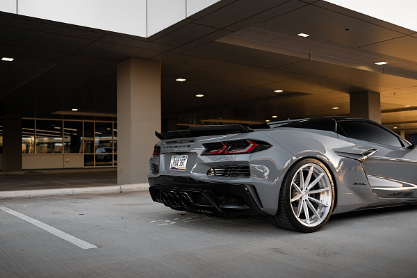 Фото дисков Brixton Forged R11-R Глянцевый лак на Chevrolet Corvette C8