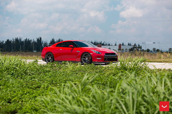 Фото дисков Vossen VFS-6 Глянцевый графит на Nissan GT-R