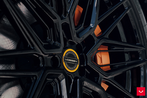 Фото дисков Vossen HF-7 Черный глянец на Audi E-tron