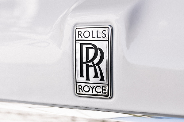 Фото дисков Strasse Wheels SV20M Deep Concave Duoblock RR Сатиновый тонированный лак на Rolls-Royce Cullinan