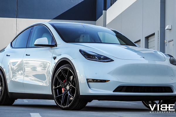 Фото дисков Vossen HF-5 Черный глянец на Tesla Model Y