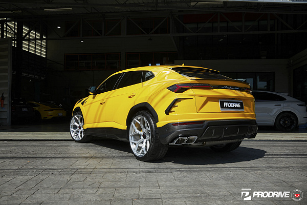 Фото дисков NOVITEC NL4 Глянцевый лак на Lamborghini Urus